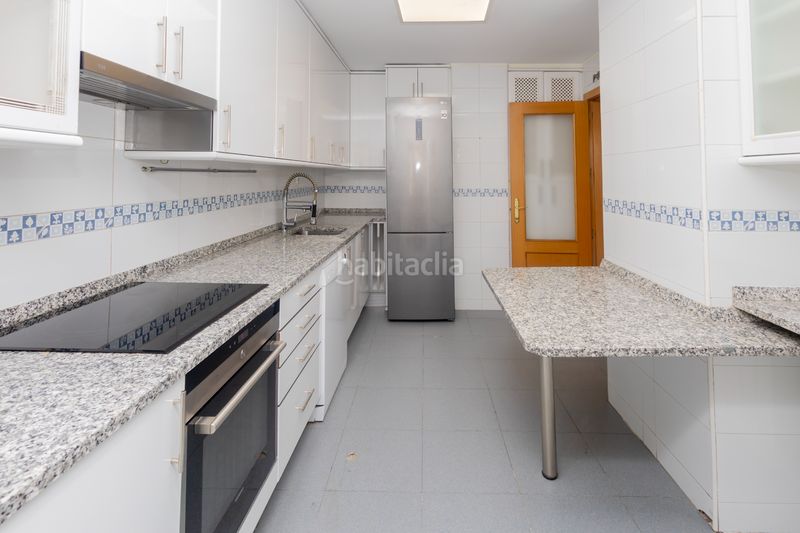 Foto b7ed9da1-5609-41e2-8340-761ea176edc5. Pis amb calefacció piscina a Sanchinarro Madrid