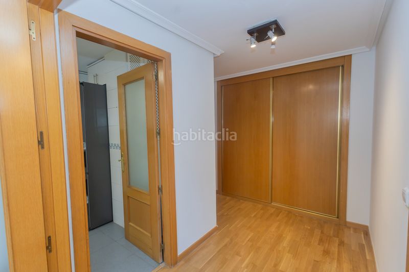 Foto d7a88e9a-a0b8-4c31-b239-2c763c460a0e. Pis amb calefacció piscina a Sanchinarro Madrid