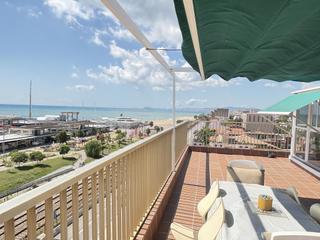 Penthouse  De santiago rusiñol. Atico en venta con gran terraza vistas mar