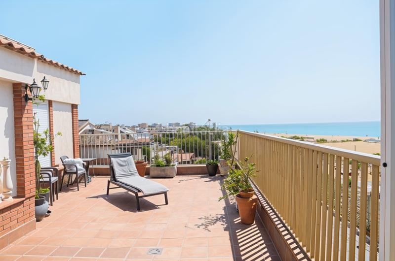 Foto 0ebd52fa-7a18-4bf8-99b3-fa075ca13549. Ático atico en venta con gran terraza vistas mar en Premià de Mar