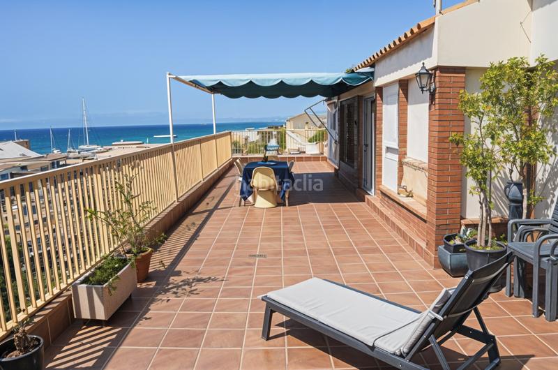Foto 10a114c4-57ae-4b2a-9455-85be5bdbf234. Ático atico en venta con gran terraza vistas mar en Premià de Mar