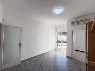 Pis  De la mare de déu de montserrat. Piso luminoso tres habitaciones en barcelonaguinardó