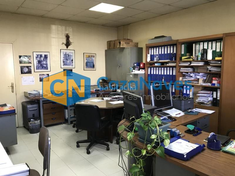 Foto f3d58b81-635a-4073-9ba5-8f3643529bf5. Nau industrial a Velilla de San Antonio