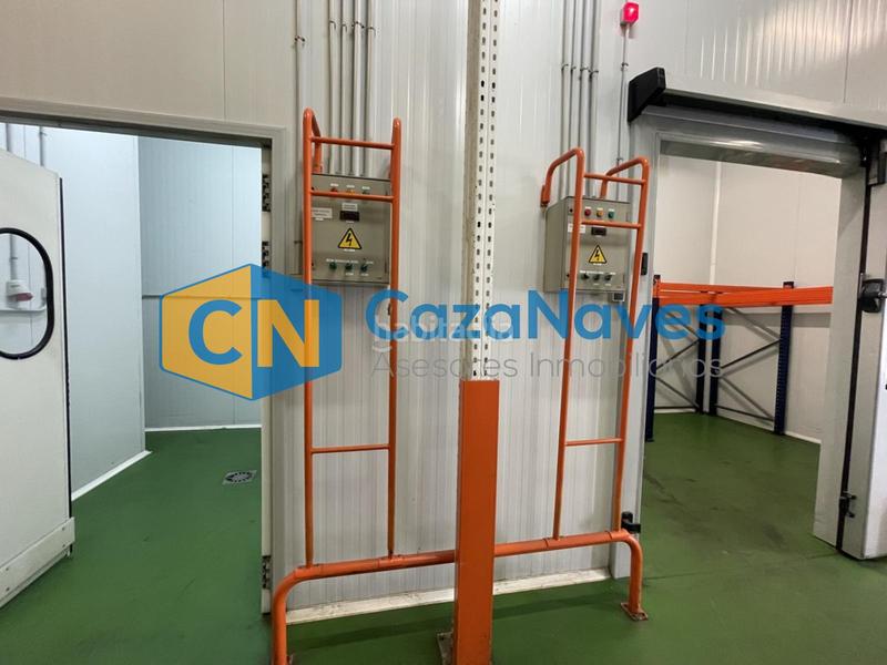 Foto 786a0e3f-8e46-4093-8891-accd79ac4d7c. Industrial building in Coslada pueblo Coslada