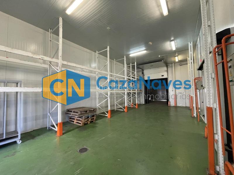 Foto bdc66f5e-6ba7-45ec-b74a-2abceaf7b7ea. Industrial building in Coslada pueblo Coslada