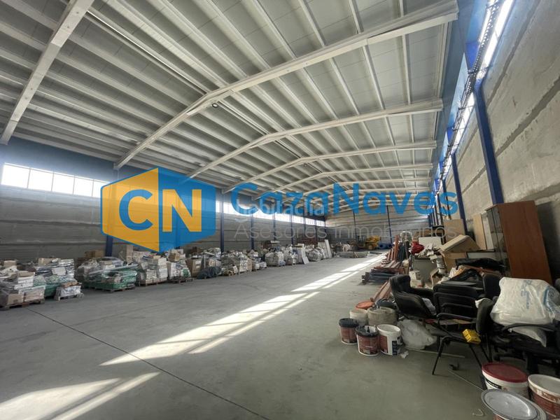 Foto 62563c6a-b0c4-42c0-8305-2d8a51e21130. Capannone industriale in Torres de la Alameda