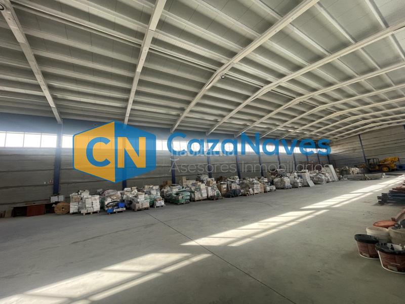 Foto 9a4fc7c3-4d80-4b43-bdc9-4b50a5624ad2. Capannone industriale in Torres de la Alameda