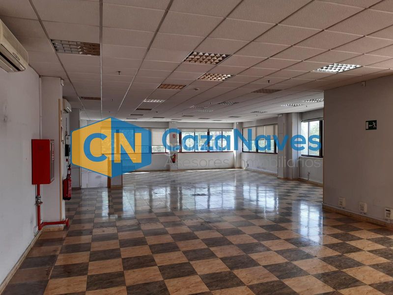 Foto b2c66cff-7bb0-4c61-8bbb-e892716eeabb. Affitto capannone industriale in Las Dehesillas-Vereda de los Estudiantes Leganés