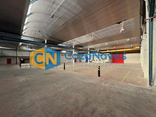 Lloguer Nau industrial a Norte-Universidad. Nave en alquiler en móstoles con puentes grúa