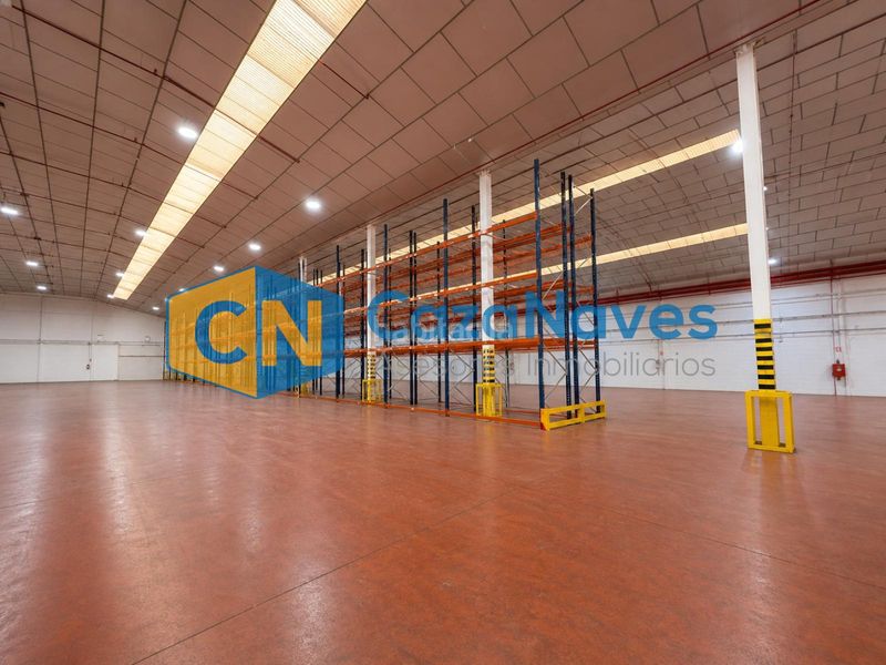 Foto ebd9bd03-877c-48a4-9fd8-91378ff309eb. Nau industrial a Estación Coslada