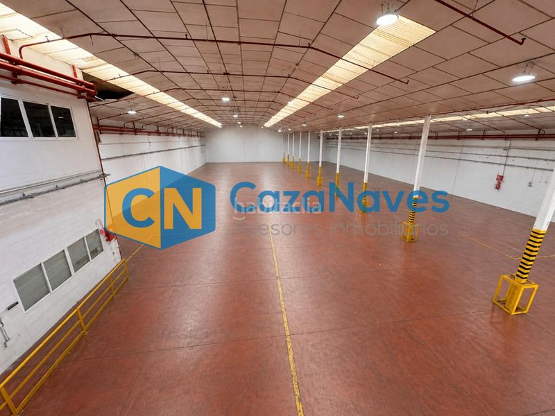 Foto fddf9ffb-27c1-48a9-9320-d3a924d1fb3e. Nau industrial a Estación Coslada