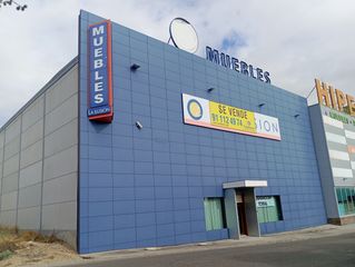 Fabrikhalle in Yuncler. Nave comercial en venta en fachada de la autovia