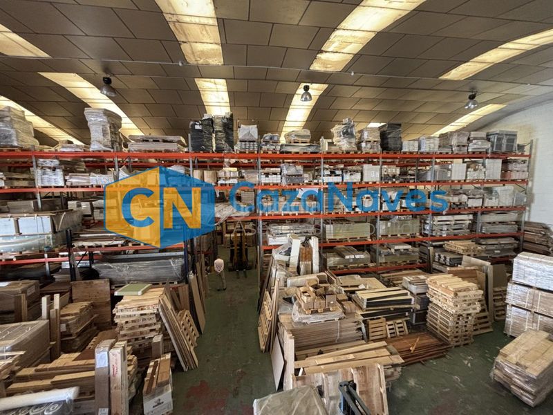 Foto c27ca089-1ac0-47cc-8fa3-72d4868c78c6. Nau industrial a Yeles