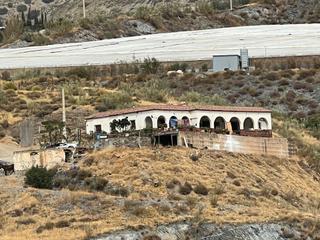 Finca rústica en Lújar. Casa cortijo con finca