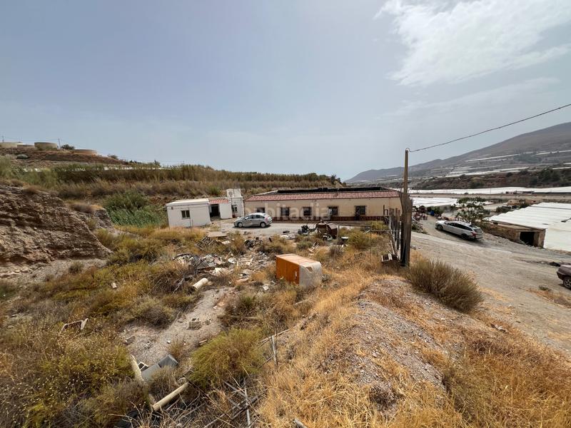 Foto b8e15d63-3c79-4345-ae43-bc96177f3e49. Finca rústica a Lújar