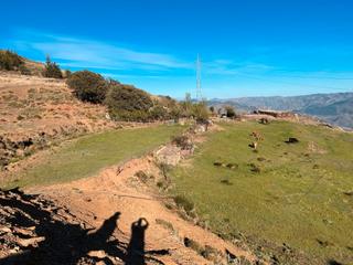 Masía en Lanjarón. Casa cortijo con terreno y agua