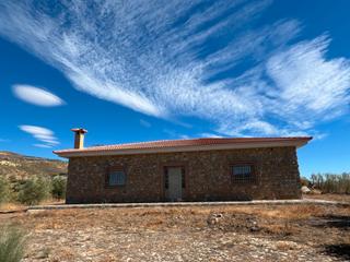 Finca rústica a Lobras. Finca con casa y 2 manantiales de agua propia