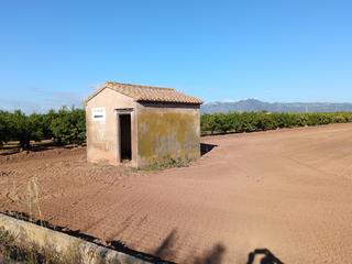 Propriété à Piscinas. Finca rustica con caseta aperos