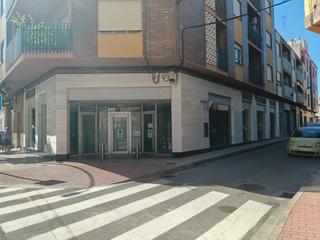 Lloguer Local Comercial a Avenida Alemania-Italia. Local chaflan