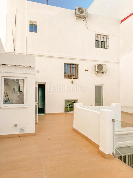 Foto f9f9a5a2-a589-47d8-a83a-061d16649678. Lloguer casa a La Buhaira Sevilla