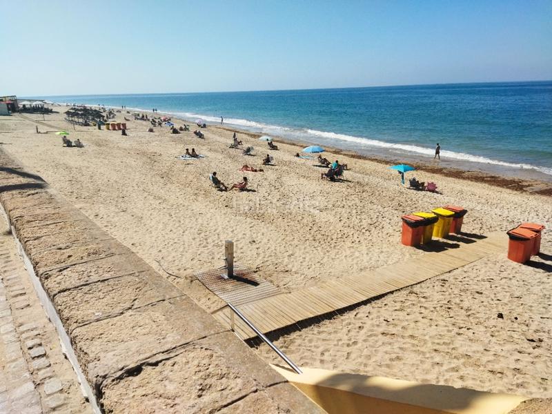 Foto ba0aed73-00d4-4265-9240-4c0a875edbc9. Alquiler piso en avenida amílcar barca 9 1ª linea playa y paseo maritimo en Cádiz