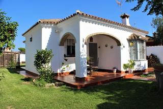 Rent Chalet in Carretera de la barrosa 256. 3 minutos coche playa