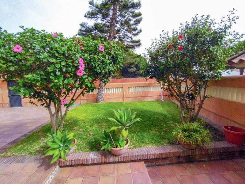 Foto 46632b41-6ab7-4177-b0ef-32ee6ae6dd4f. Chalet dans calle el boquerón 2 dans La Barrosa Chiclana de la Frontera