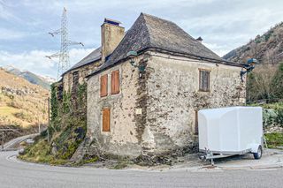 Country house in Carrer taro 3. Casa y borda, a reformar!!