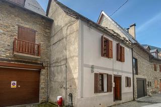 Casa a Carrèr sant sebastià 26. Casa para reformar en escuñau