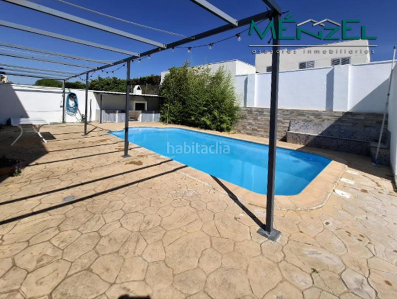 Foto c9cc0f24-f3ef-481d-8e6e-bc17cfaa7983. Chalet en Espartinas pueblo Espartinas