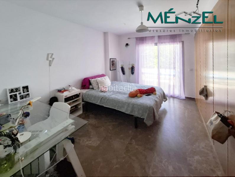 Foto d59f965a-63e3-4f41-8855-cee596dc1bcc. Chalet en Espartinas pueblo Espartinas