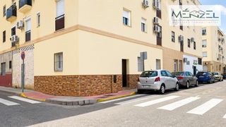 Local Comercial en Algaba (La). Inversi�n con futuro en la algaba  local reformado con posibilid