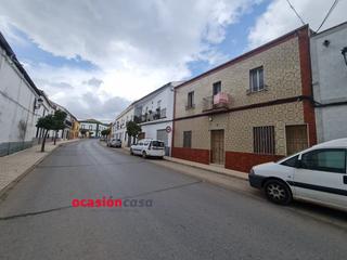 Casa a Peñarroya - Pueblonuevo. Casa con patio a la venta