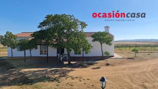 Terrain résidentiel à Fuente Obejuna. Parcela con casa muy cerca del pueblo de fuenteobejuna