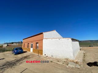 Terreny residencial a Peñarroya - Pueblonuevo. Parcela con casa, naves, cochera, y olivos a la venta