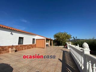Chalet à Belmez. Espectacular parcela con casa, piscina y olivos