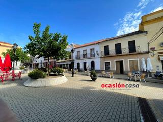 Casa a Peñarroya - Pueblonuevo. Casa de 2 plantas ubicada en la plaza eulogio paz