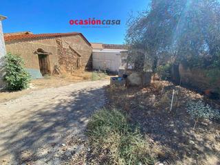 Casa a Villanueva del Rey. Gran solar urbano con casa a la venta