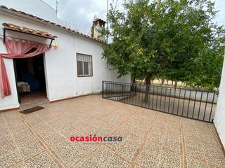 Maison à Fuente Obejuna. Casa reformada con gran patio y cochera