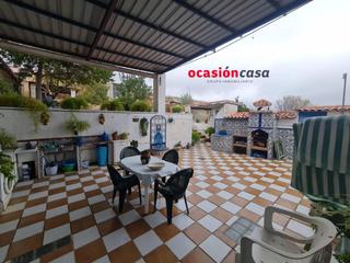 Casa a Villanueva del Rey. Casa con tejado nuevo y gran patio en vva del rey