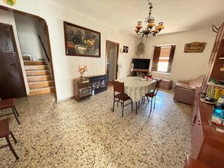 Maison à Fuente Obejuna. Casa con cochera y terreno a la venta