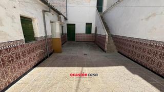 Maison à Peñarroya - Pueblonuevo. Casa con patio y tejado nuevo en el centro