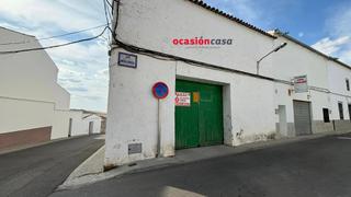 Posto auto in Belmez. Cochera con gran patio a la venta