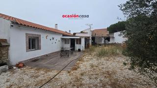 Maison à Fuente Obejuna. Casa con patio amplio a la venta