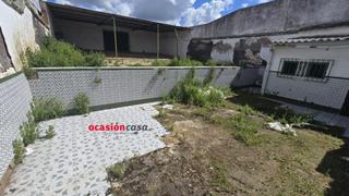 Casa a Peñarroya - Pueblonuevo. Casa con gran patio y cochera a la venta