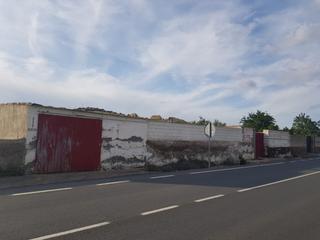 Terreny residencial a Peñarroya - Pueblonuevo. Terreno urbano de 350 m2 con nave y cochera