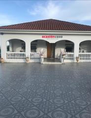 Terrain résidentiel à Peñarroya - Pueblonuevo. Parcela con vivienda y piscina