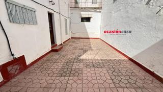 Edifici a Peñarroya - Pueblonuevo. Local, casa y piso a la venta