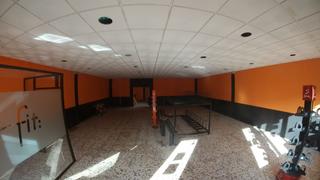 Location Local commercial à Peñarroya - Pueblonuevo. Local comercial amplio zona de paso