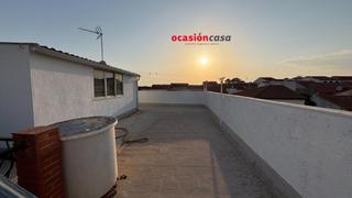 Maison à Peñarroya - Pueblonuevo. Casa de 2 plantas con cochera a la venta